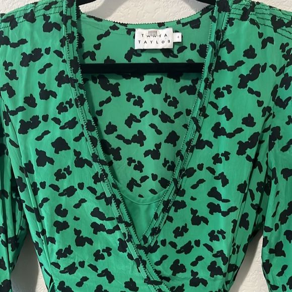 TANYA TAYLOR Nomi Wrap Dress Green Silk Print Ruffle Trim, Size 4 - Picture 4 of 15